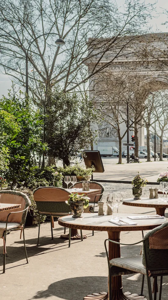 洋書 Beaumarly Paris Café Français — Elegant Brasserie Place de la Bastille